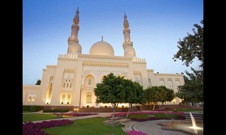 Sharjah Enhances Financial Benefits for Quran Teaching  Personnel